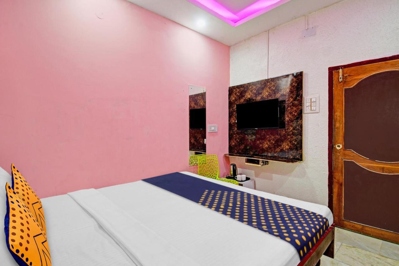 Spot On 81220 New Asha Hotel ปูรี ภายนอก รูปภาพ