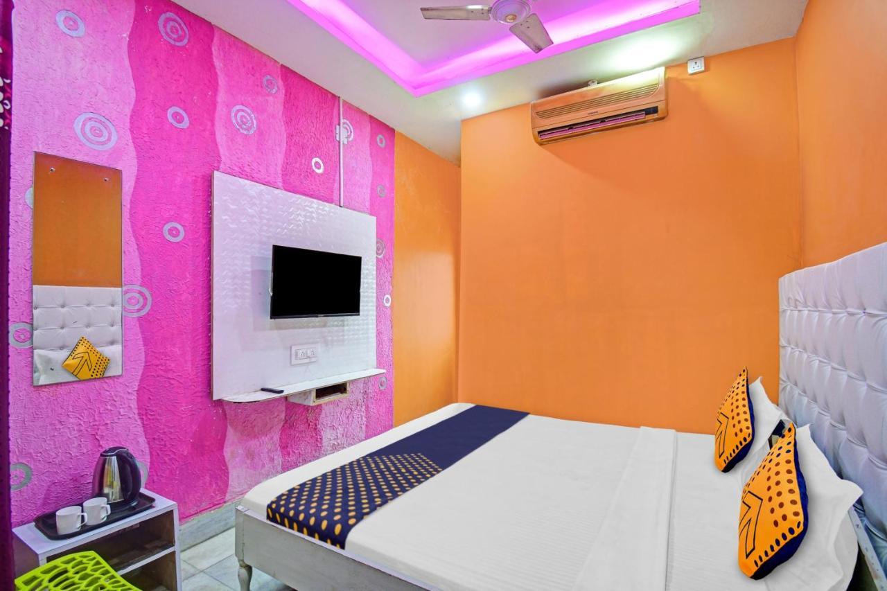 Spot On 81220 New Asha Hotel ปูรี ภายนอก รูปภาพ